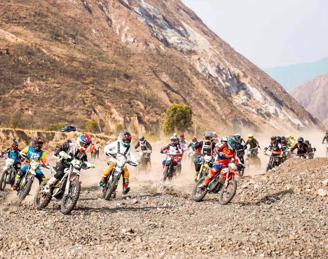 bosuer-in-motocross