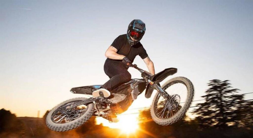 professional dirt bike riding